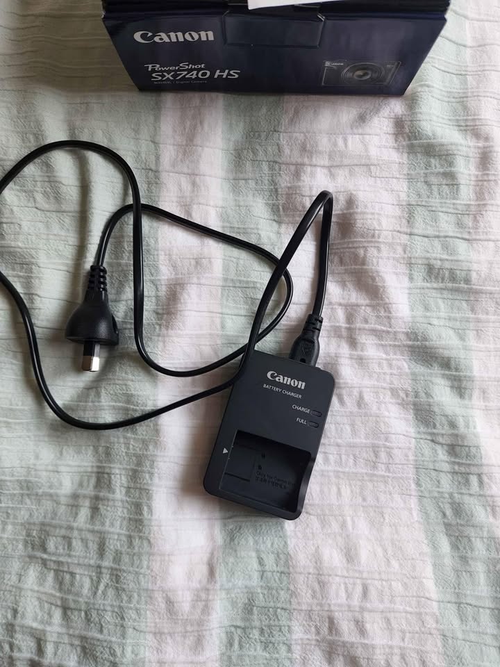 Canon  PowerShot SX740 HS