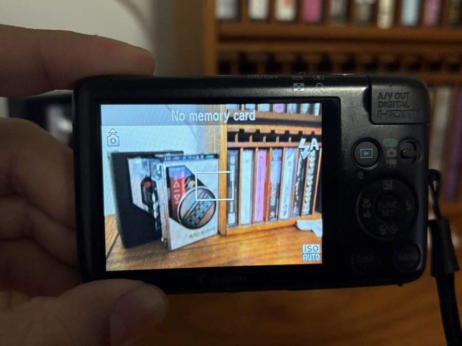 Canon PowerShot ELPH SD1400 IS 14.1MP Digital Camera Digicam Bundle Black