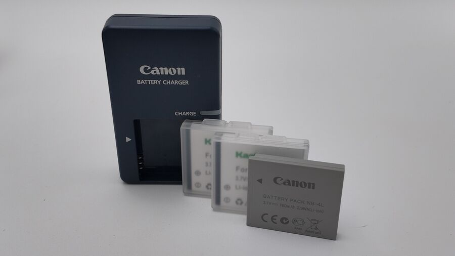 Canon PowerShot Digital ELPH SD1000 / IXUS 70 Digital Camera BUNDLE!